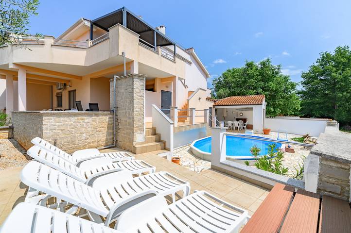 Ferienwohnung für 4 Personen, mit Garten und Terrasse in Nova Vas