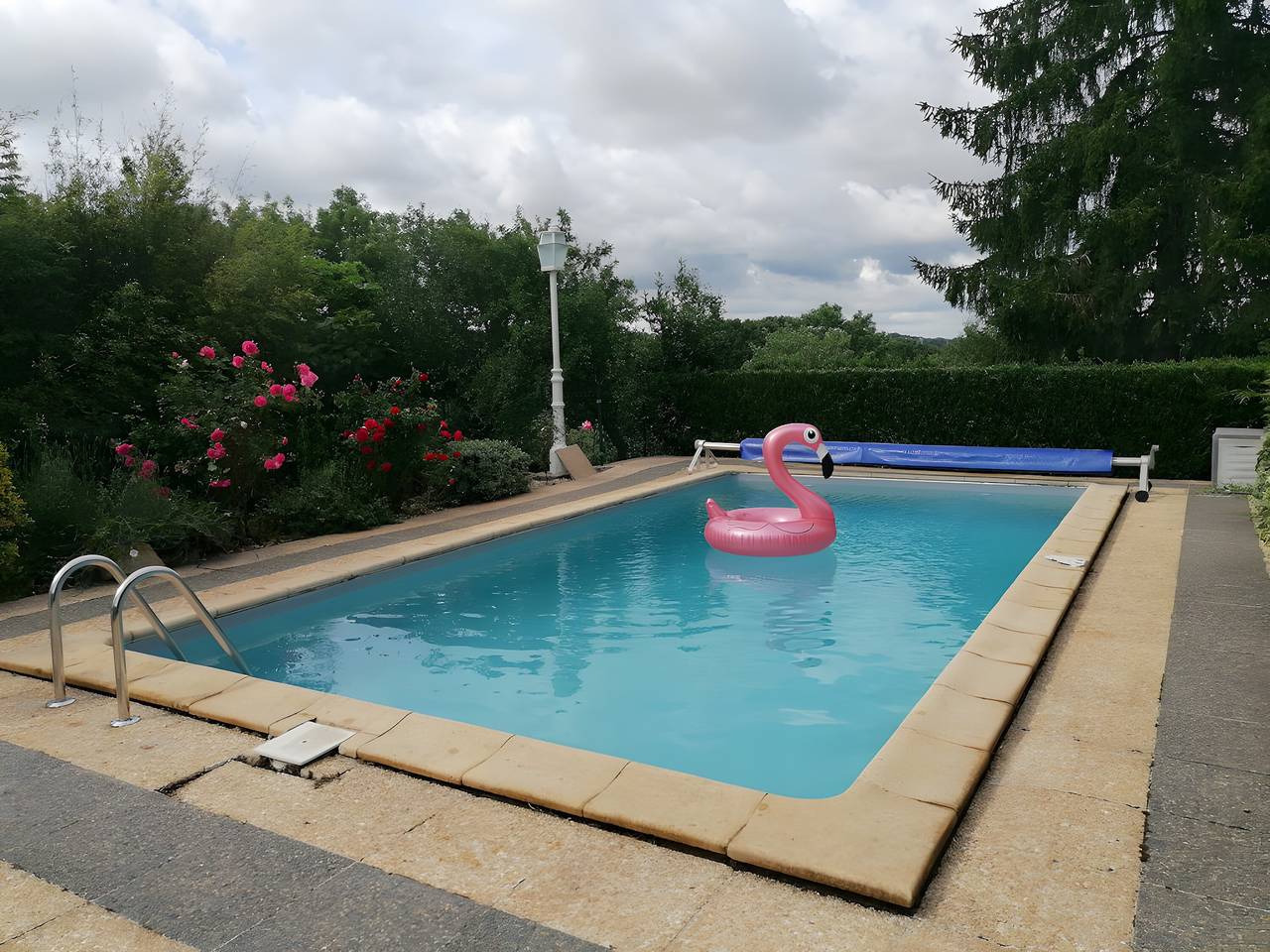 Casa vacacional «Gîte De La Guillone» con piscina privada, terraza y jardín privados in Savignac, Aveyron (desambiguación)