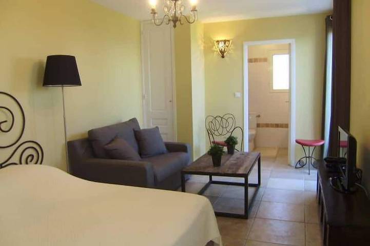 Gîte pour 3 personnes, avec piscine ainsi que terrasse et jardin à Santa-Maria-di-Lota - 2