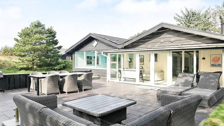 Ferienhaus für 9 Personen, mit Whirlpool und Terrasse sowie Pool in Vejers Strand