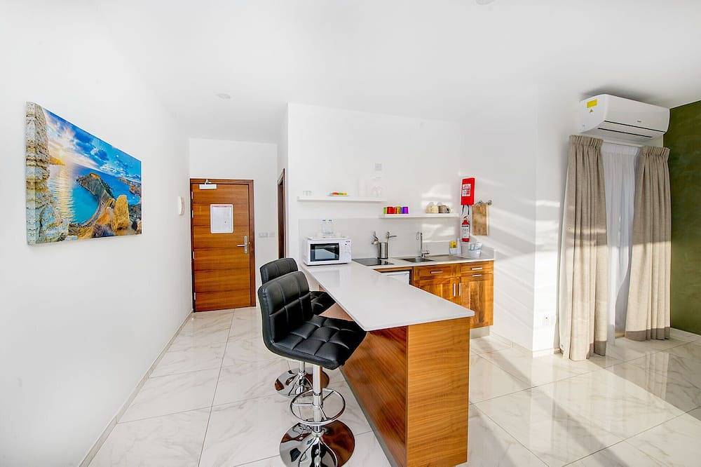 Studio with Sea view- South Wind Guesthouse in Marsaxlokk, Malta Island
