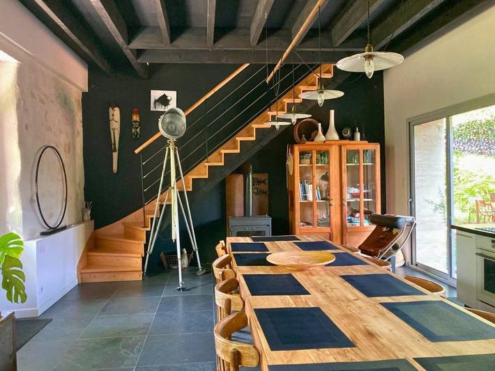 Location de vacances pour 6 personnes, avec vue ainsi que jardin et piscine à Saint-André-sur-Sèvre