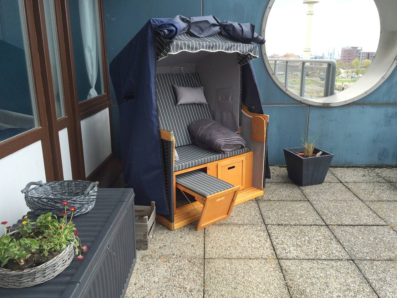 Ganze Ferienwohnung, Havenblicke - großzügige Terrasse mit Blick auf die Weser in Bremerhaven-Mitte, Bremerhaven