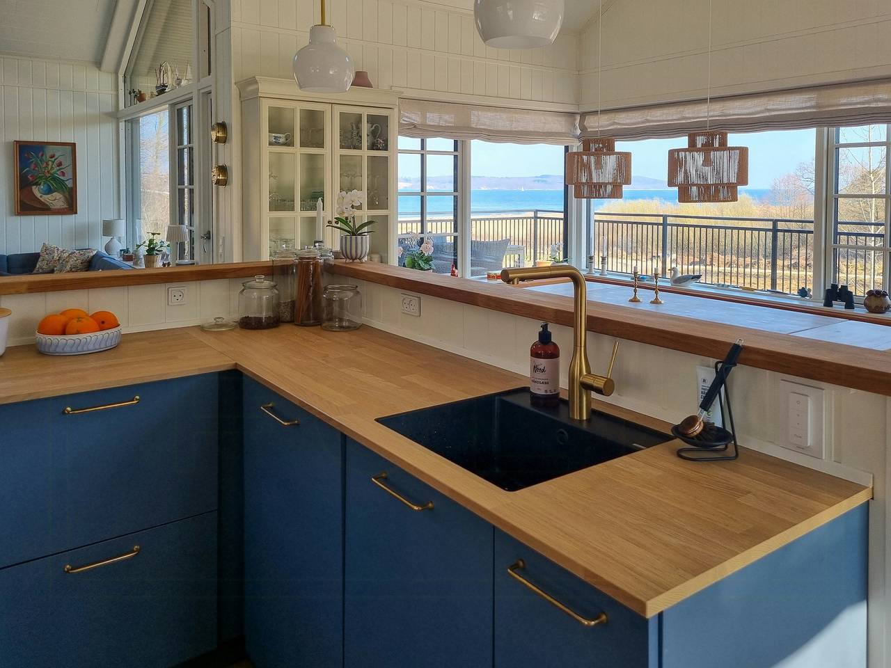 Semesterhus med utsikt över fjorden och utomhus-spa nära Vejle in Andkær, Børkop