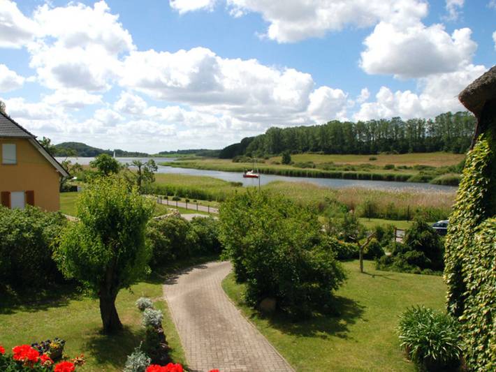 Ganze Ferienwohnung, Ferienappartements unterm Reetdach mit Seeblick - Ferienapparetement Neuensiener See in Seedorf (Sellin), Sellin