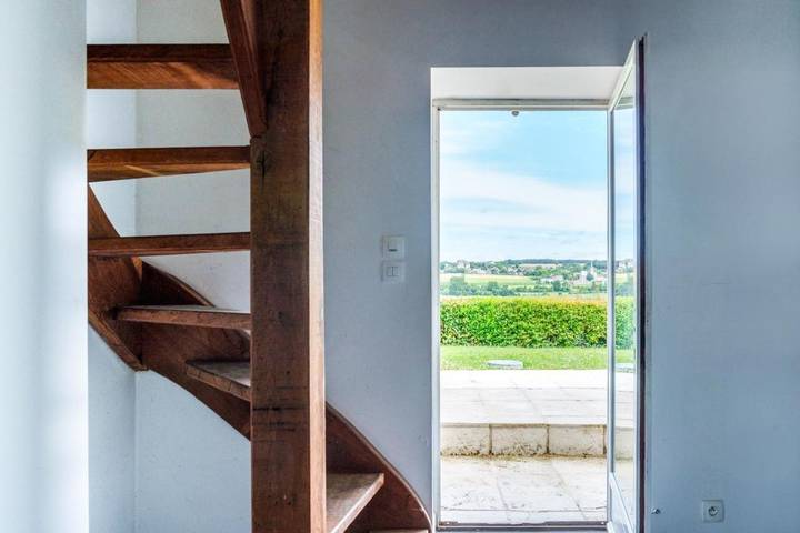 Location de vacances pour 8 personnes, avec jardin ainsi que vue et piscine à Crouzilles - 3