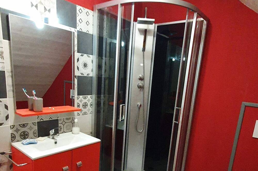 Room with private bathroom in country house in Serley, Louhans und Umgebung