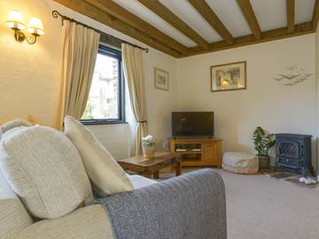 Log Cabin for 4 People in Ringmore, Devon, Photo 2