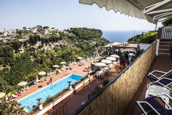 Appartamento vacanze per 2 persone, con giardino e panorama nonché piscina - 1