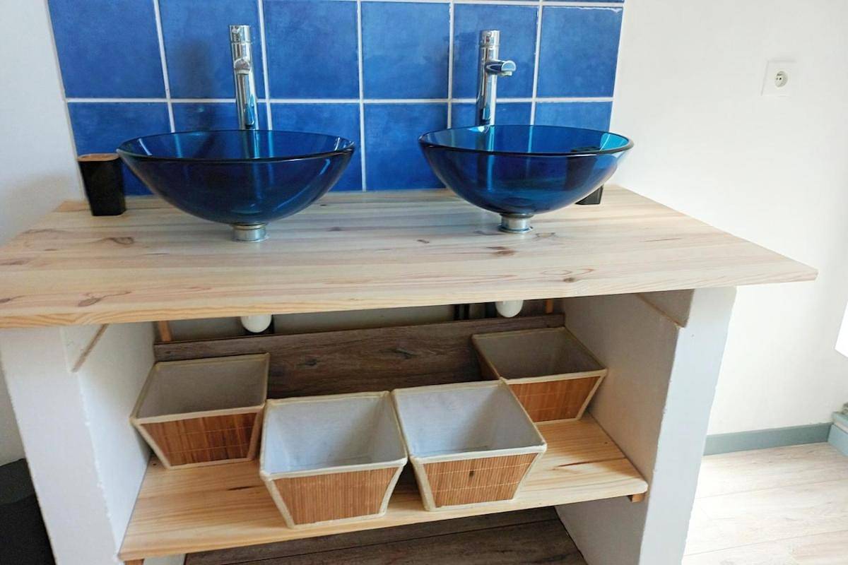 Appartement entier, One-Bedroom Apartment in Solesmes, Département Nord