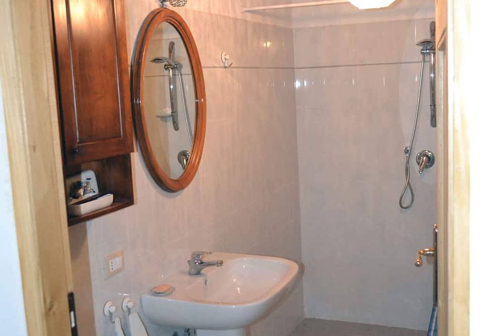 Geheel appartement, Vriendelijke Rustige Rustiek 6/8 personen Apt de buurt van Woods in Peccioli, Provincie Pisa
