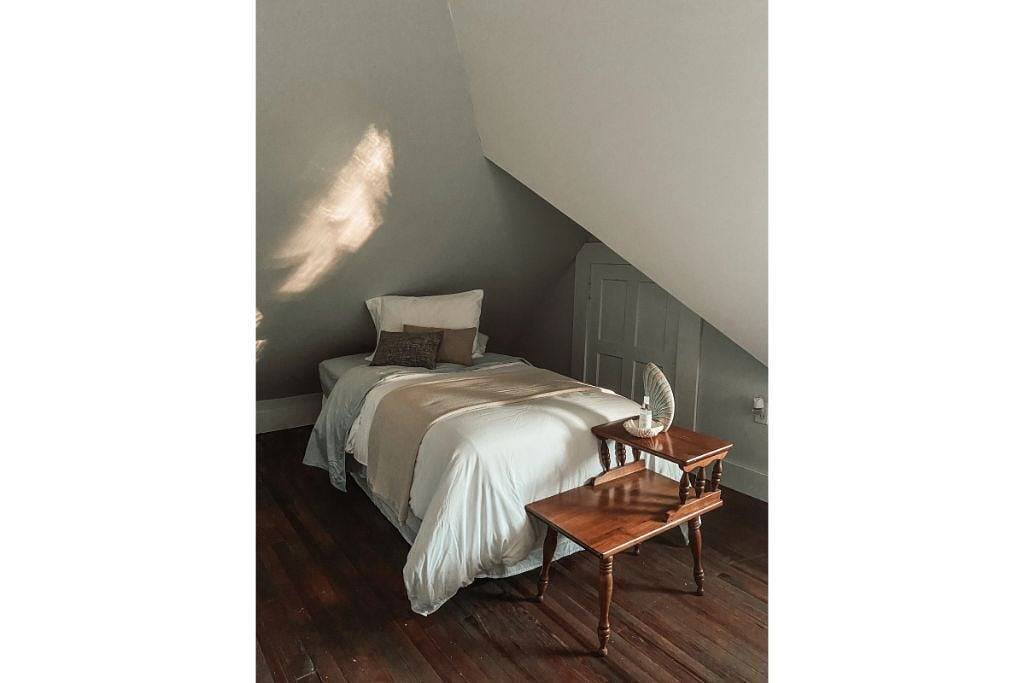 The ultimate cottage core experience in a serene lake country setting overlooking Silver Lake - minutes from Letchworth State Park and downtown Perry, Ny in Wyoming County