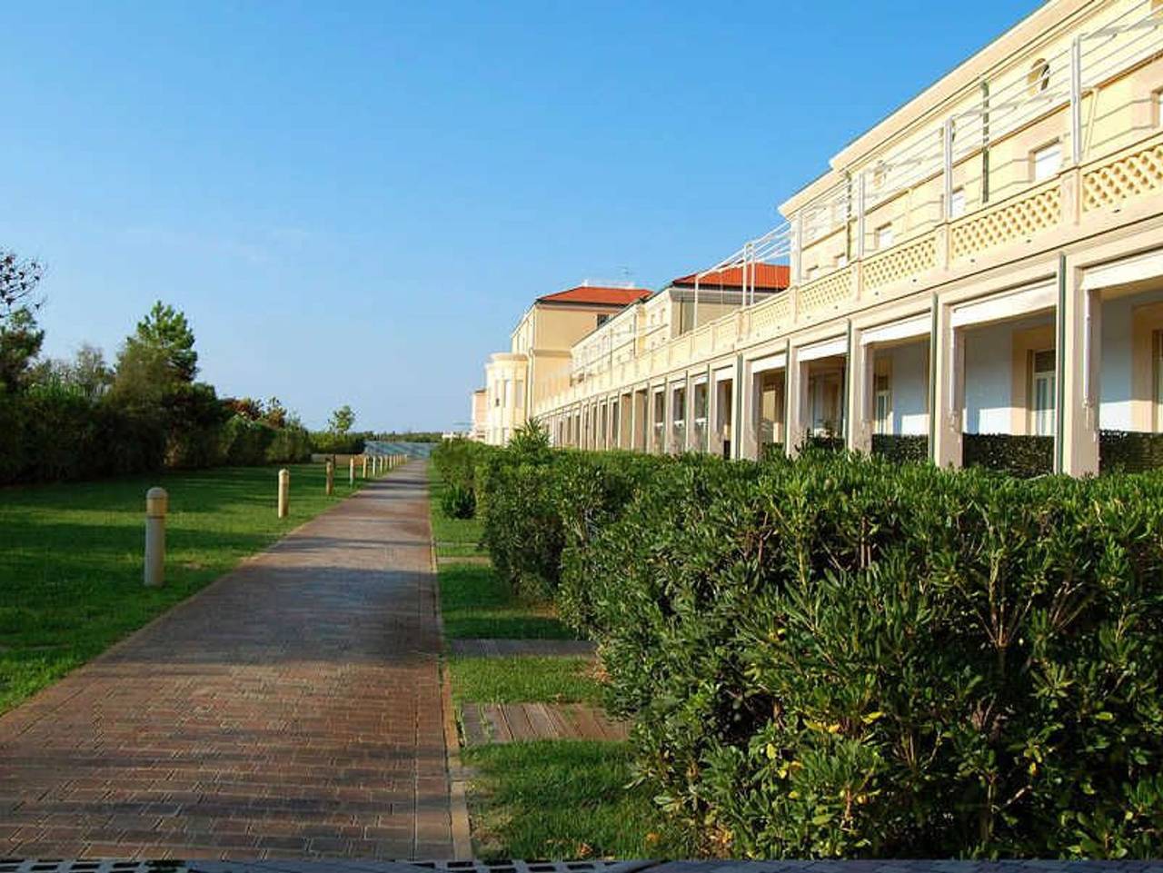 Ganze Ferienwohnung, Dünenresidenz Regina-Elena, privater Strandzugang, Meerblick in Pisa, Italienische Riviera