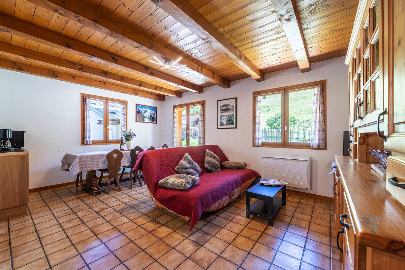 Appartement entier, Appartement 'L'Écureuil, Piscine Et Aire De Jeux' avec vue sur la montagne, terrasse privée et Wi-Fi in Crest-Voland, Région d'Albertville