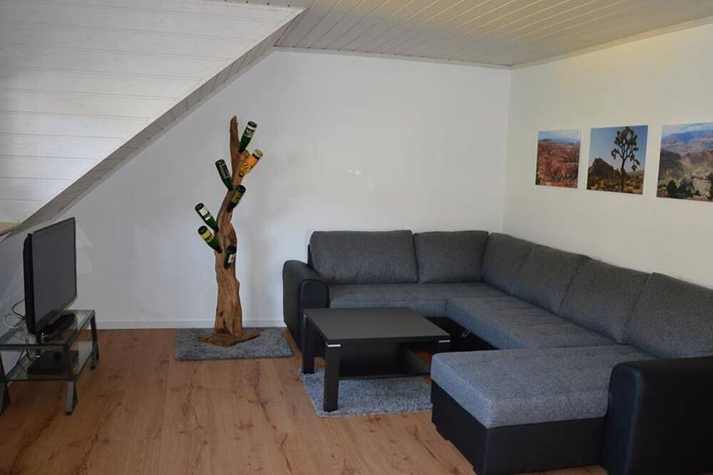 Ganze Wohnung, Kurtelhof - Fewo Kurtelhof mit Balkon & Moselblick, 2-4 Pers. in Zell Stadt (Mosel), Zell (Mosel)