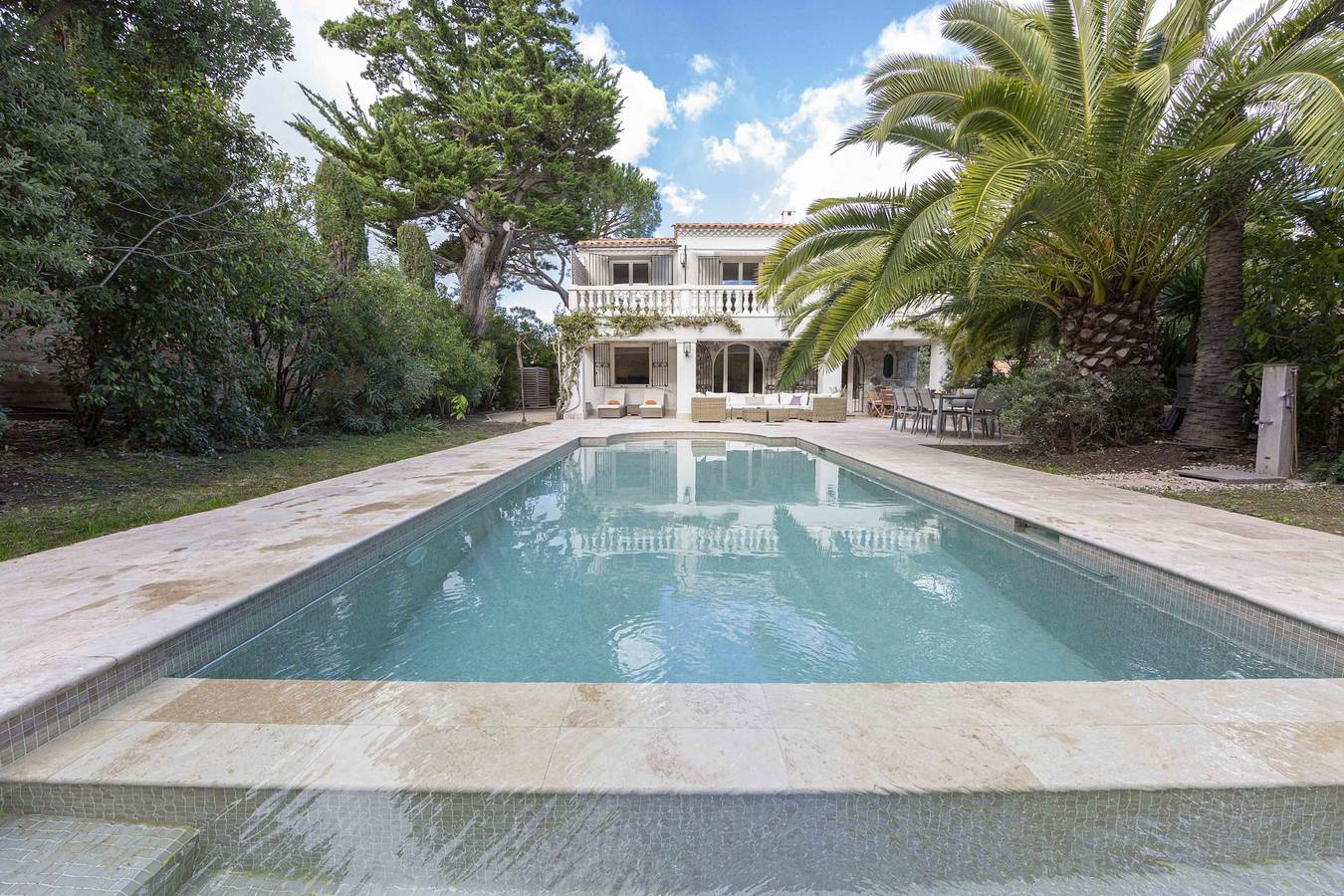 Serene Cap d’Antibes retreat with heated pool, steps from the beaches in Antibes, Mediterranean Coast (France)
