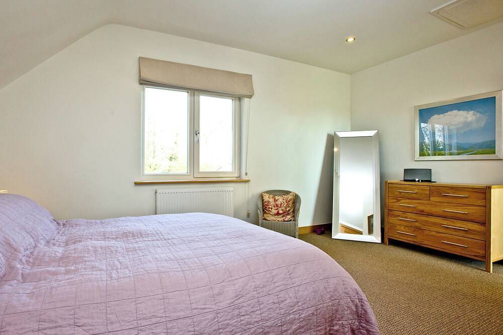3 bedroom accommodation in Cricket St Thomas, near Chard in Winsham, Somerset