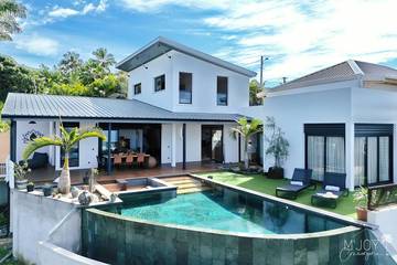 Gîte pour 8 personnes, avec piscine ainsi que jacuzzi et terrasse à L'Étang-Salé