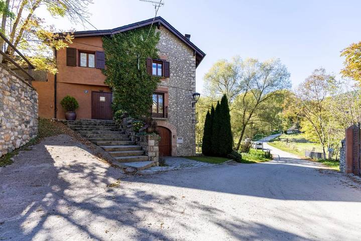 Casa rural para 11 personas, con Balcón y Jacuzzi además de Terraza y Jardín en Bellver de Cerdaña - 2