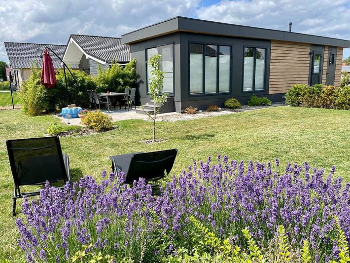 Ferienhaus für 4 Personen, mit Terrasse und Garten in Jade