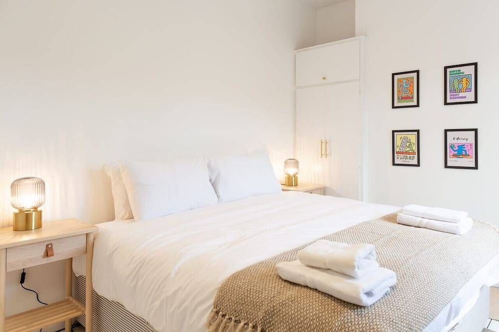 Bright & Airy 2Bd - 10 mins walk into Centre in Cheltenham, Gloucestershire