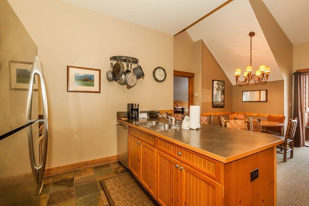 Ganze Wohnung, River Run Condo, King-Size-Bett, extra komplettes Badezimmer, Blick auf die Berge, kostenloses Wifi in Arapahoe Basin