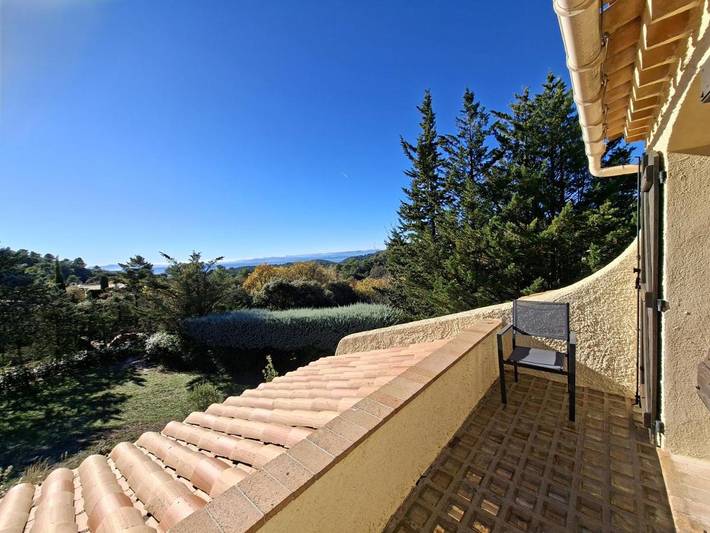 Chambre d’hôte pour 2 personnes, avec piscine ainsi que jardin et vue
