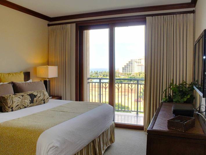 Vacation rental for 6 people, with sauna and pool as well as balcony and hot tub in Ko Olina