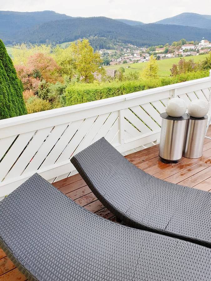 Haus Sonnenhang - Wohnung 1, 80qm, große Sonnenterrasse in Lam, Ostbayern