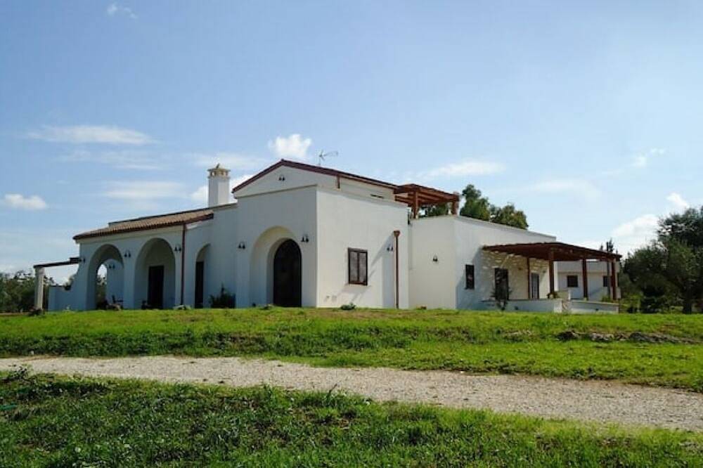 Villa Elia, Tenuta Le Scerze, apt with terrace 2px in Borgagne, Melendugno