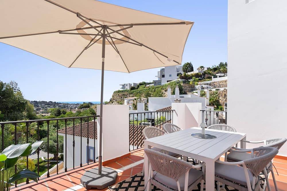 Ganze Wohnung, Ph with Private Rooftop & Sea Views in Val de Guadalmina, Benahavís