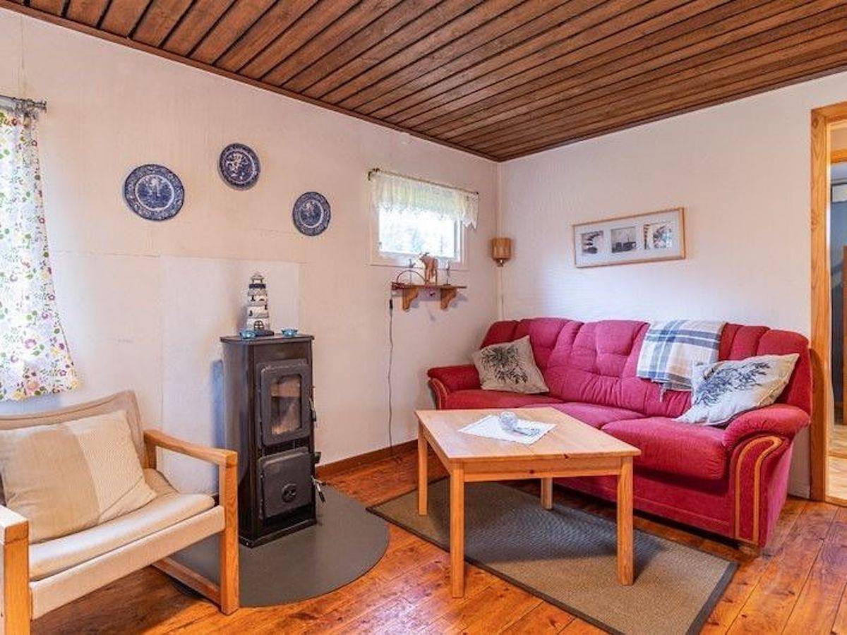 Rot-weisses Ferienhaus in Seenähe mit kostenlosem Wlan in Kalvshult, Kronoberg