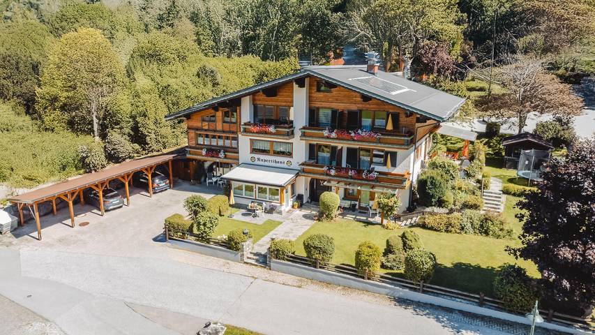 Ferielejlighed for 4 personer, med sauna og balkon samt have i Flachau