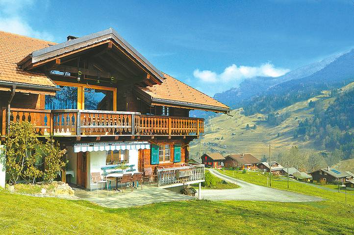 Ferienwohnung für 8 Personen, mit Balkon und Terrasse sowie Garten und Ausblick in Val-d'Illiez