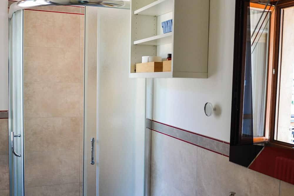 Just a dip away from Lake Iseo is this beautiful apartment in Spiaggia Pubblica, Sulzano