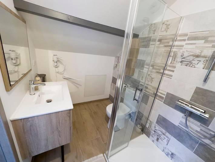 Station pour 2 personnes, avec jardin ainsi que piscine et jacuzzi à Coise-Saint-Jean-Pied-Gauthier - 3