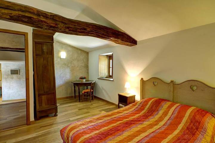 Gîte pour 6 personnes, avec jardin, animaux acceptés à Panissières - 3