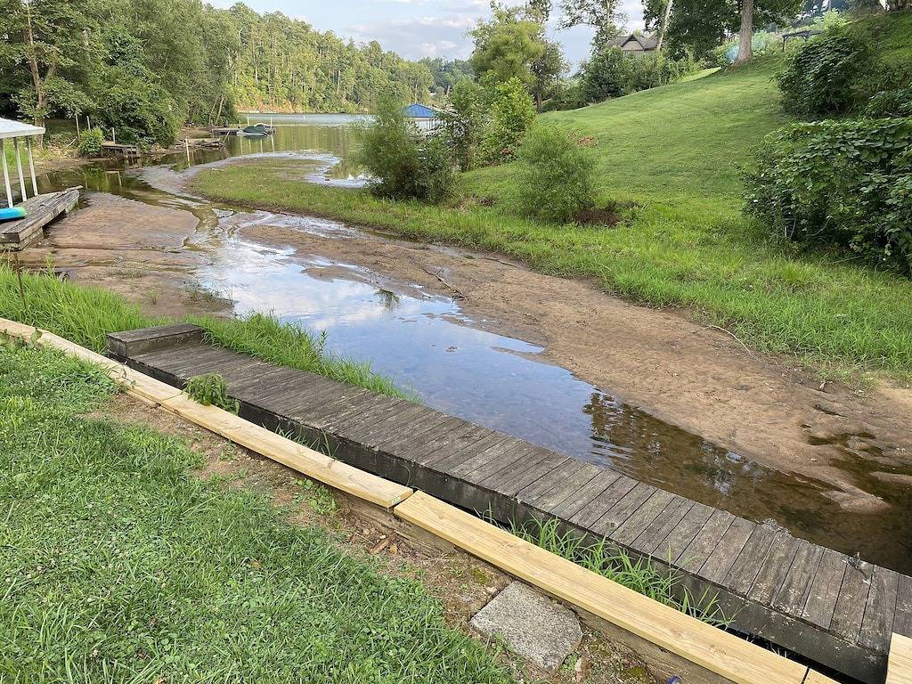 Lake house with private pool. in Northlakes, Caldwell County