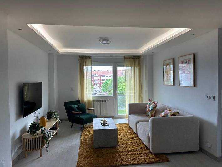 Apartamento para 4 personas, con Balcón y Terraza además de Piscina y Vistas en Haro