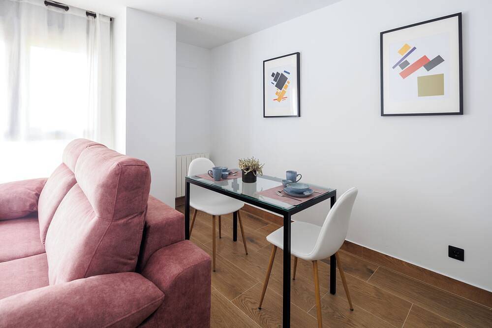 Entire apartment, Twin Congress Apartment With Parking Included in Logroño, La Rioja Province