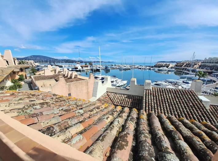 Gîte pour 6 personnes, avec Terrasse dans Port des Marines de Cogolin