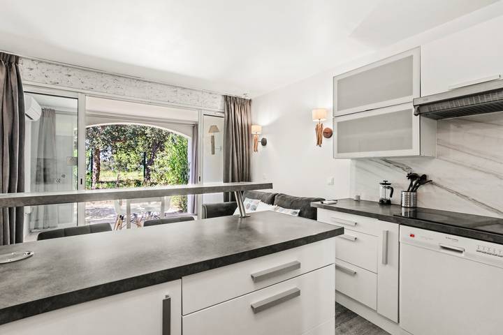 Ferienwohnung für 4 Personen, mit Kinderpool und Whirlpool in Grimaud
