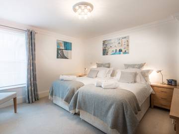 Vacation Rental for 4 Guests in Bath, The Cotswolds, Picture 3