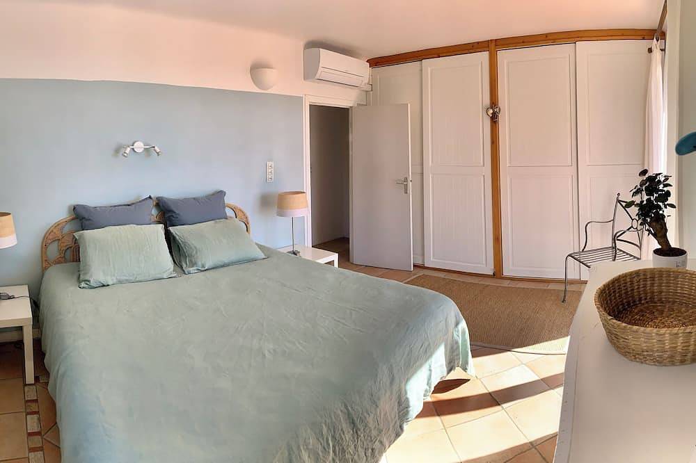 Villa with Sea and Mountains Panoramic breathtaking views. in Saint-Jeannet, Cannes region