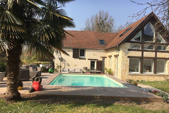 Location de vacances pour 8 personnes, avec Terrasse et Jardin dans Hourges