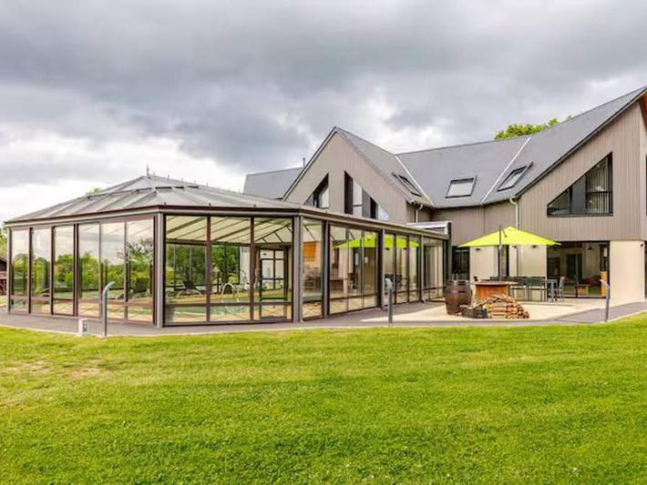 Location de vacances pour 8 personnes, avec piscine ainsi que terrasse et jardin dans Soulitré