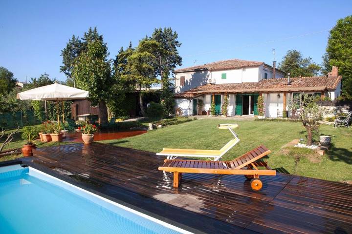 Villa con piscina per 12 persone, con Terrazza e Giardino nonché Piscina e Vista lago a Rimini
