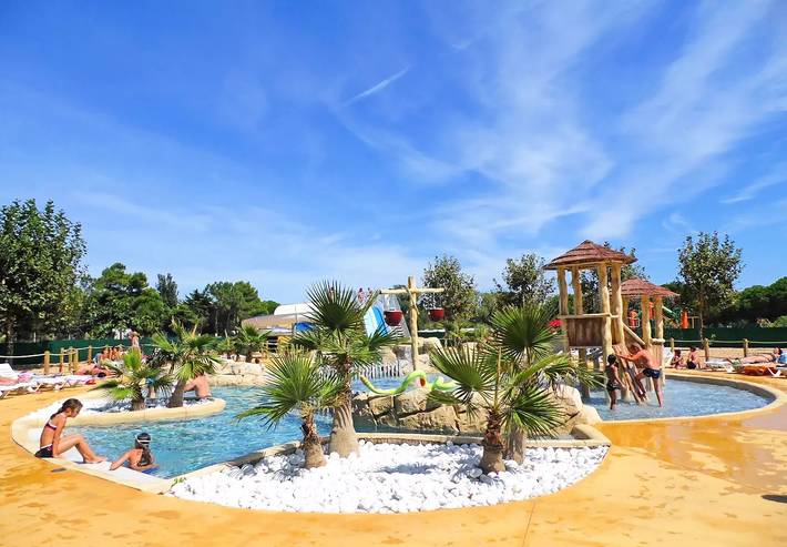 Camping pour 4 personnes, avec Terrasse et Piscine à Sainte-Marie-la-Mer - 2