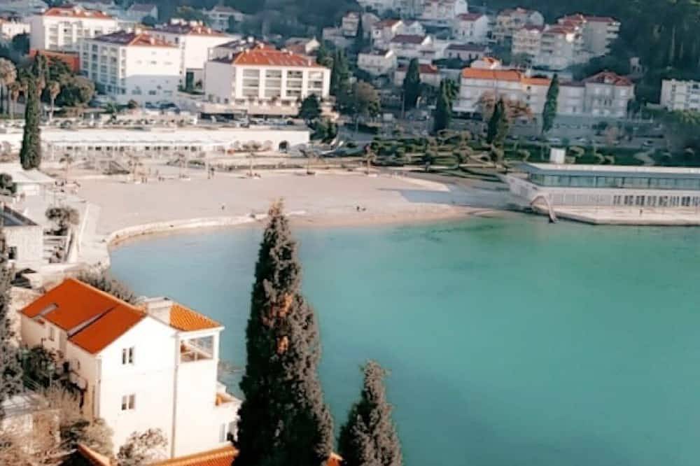 Entire apartment, 2 Bedroom Apartment conveniently situated a few steps from the sea in Lapad Bay in Dubrovnik, Grad Dubrovnik