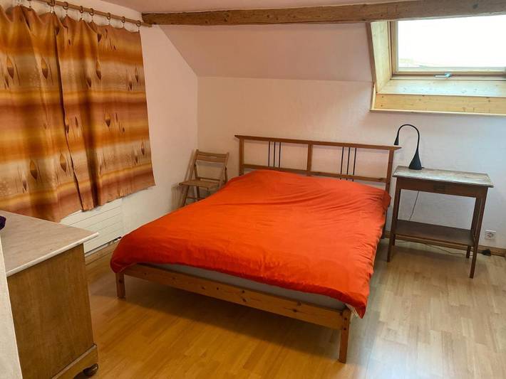 Gîte pour 4 personnes, avec vue ainsi que vue sur le lac et jardin, animaux acceptés à Neuchâtel